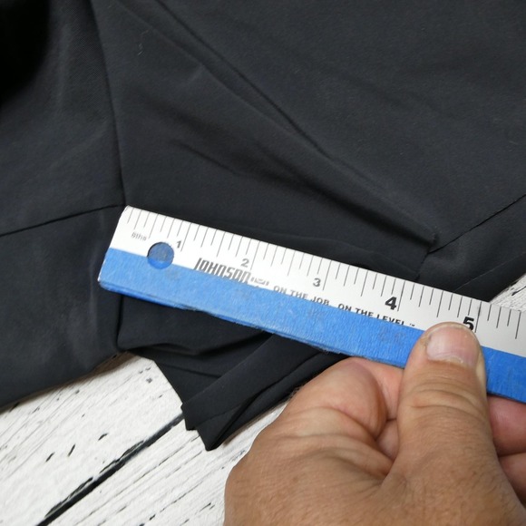 Athleta Shorts Womens Medium Black Cosmic Flutter Short Running Athletic Pockets - Picture 7 of 7